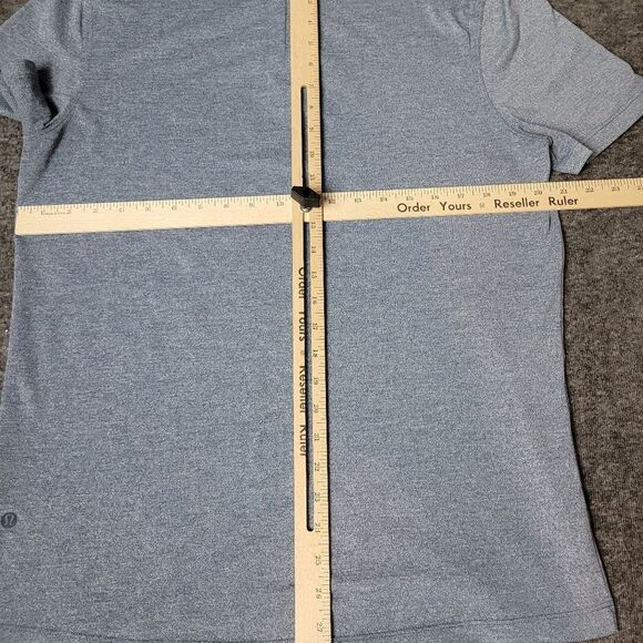 Lululemon Men's  Polo Shirt Size M Short-Sleeve 3-Button Light Blue - Picture 7 of 9